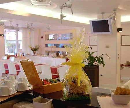 圣雷莫公寓酒店 3* 格拉多